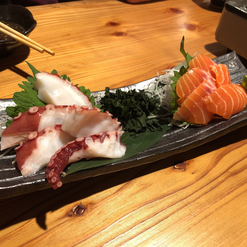 島ダコ刺し サーモン刺し(あんとん 恩納前兼久店 )