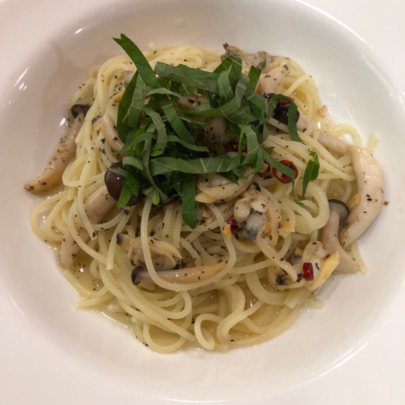 アサリとしめじのバジリコペペロンチーノ(ポポラマーマ カナート洛北)
