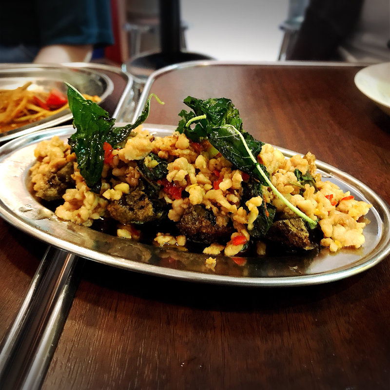 ピータンとガパオ炒め(タイ東北モーラム酒店)