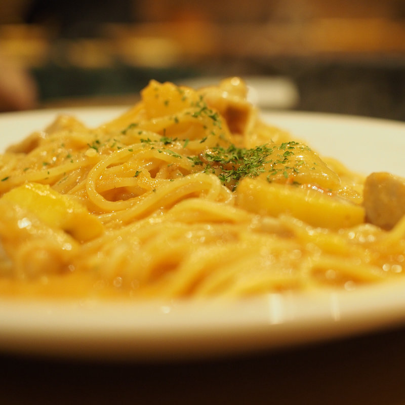 鶏とサツマイモのトマトクリームスパゲッティー(ALBAR 服部店)