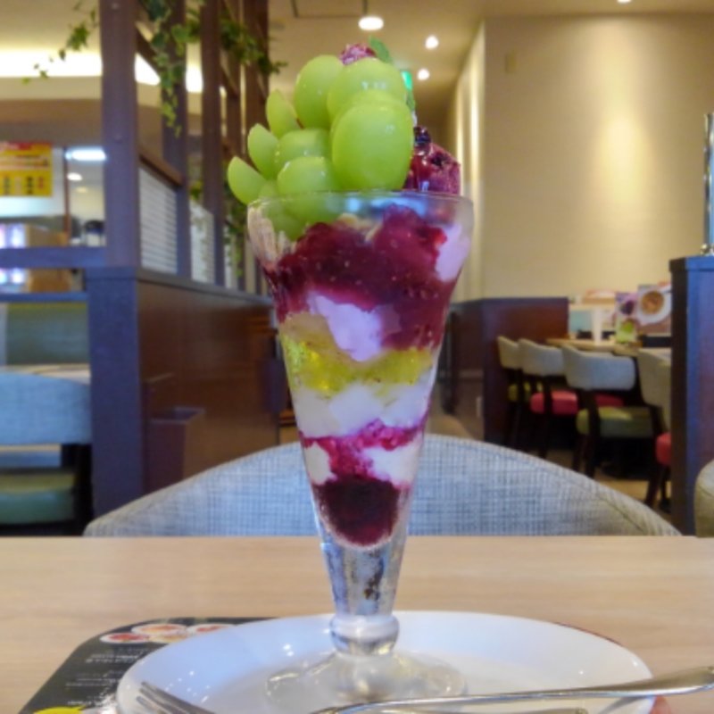 シャインマスカットのパフェ(デニーズ 亀有駅前店 )