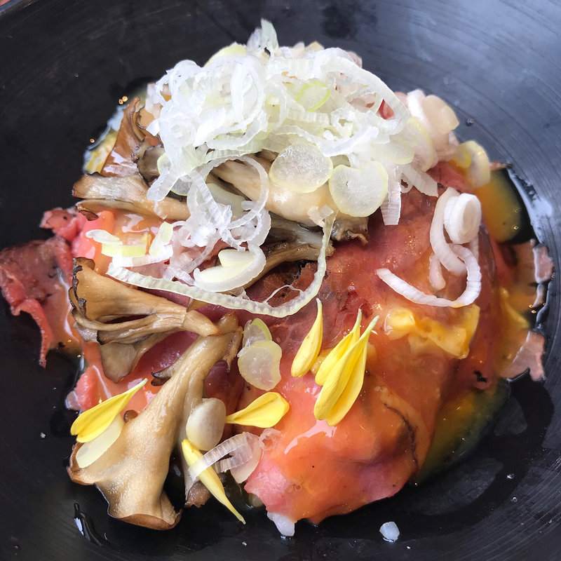 トリュフソースのローストビーフ丼(和食さと 墨田堤通店)