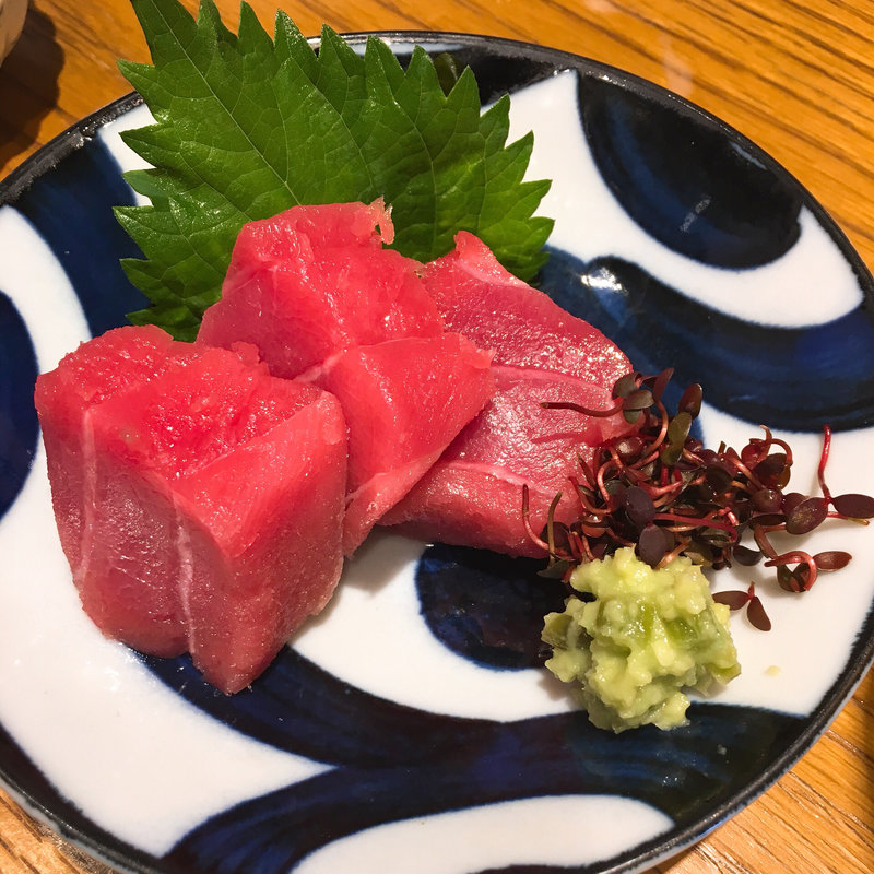 マグロ(地鶏と焼酎 すもも)