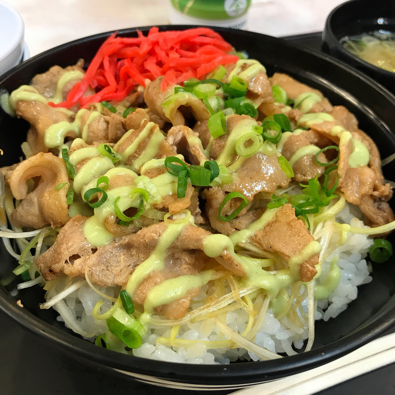 わさび豚丼(三芳パーキングエリア 下り線 スナックコーナー)