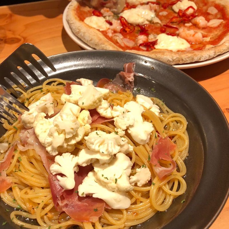 生ハム、カリフラワーのペペロンチーノ(城町グリル)