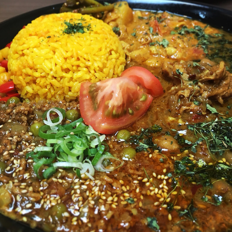 3種あいがけカレー(カオス スパイス ダイナー)