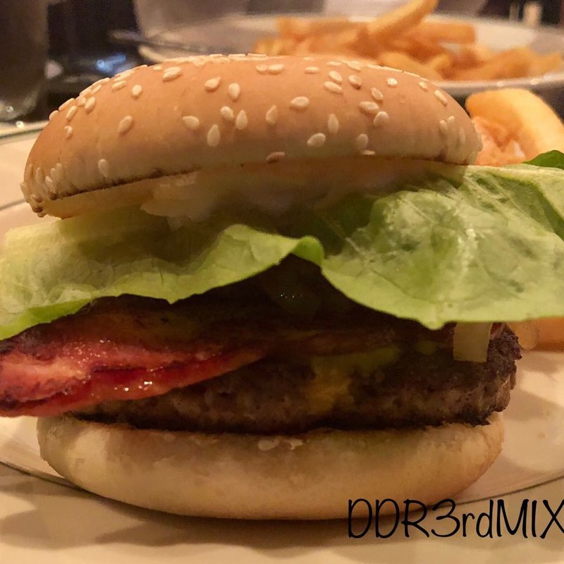 ベーコンチーズバーガー(ブルームーン （BLUEMOON）)