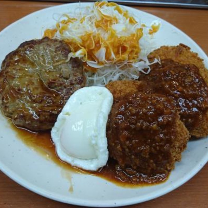 ビーフメンチカツ＆月見ハンバーグ定食（メンチ4個バージョン）(Sガスト 久喜駅店 （エスガスト）)