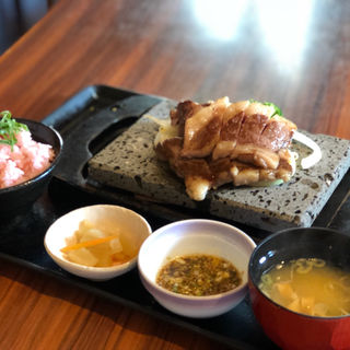 国産角切りステーキランチ(石焼ステーキ贅 長野若槻店 （ぜい）)