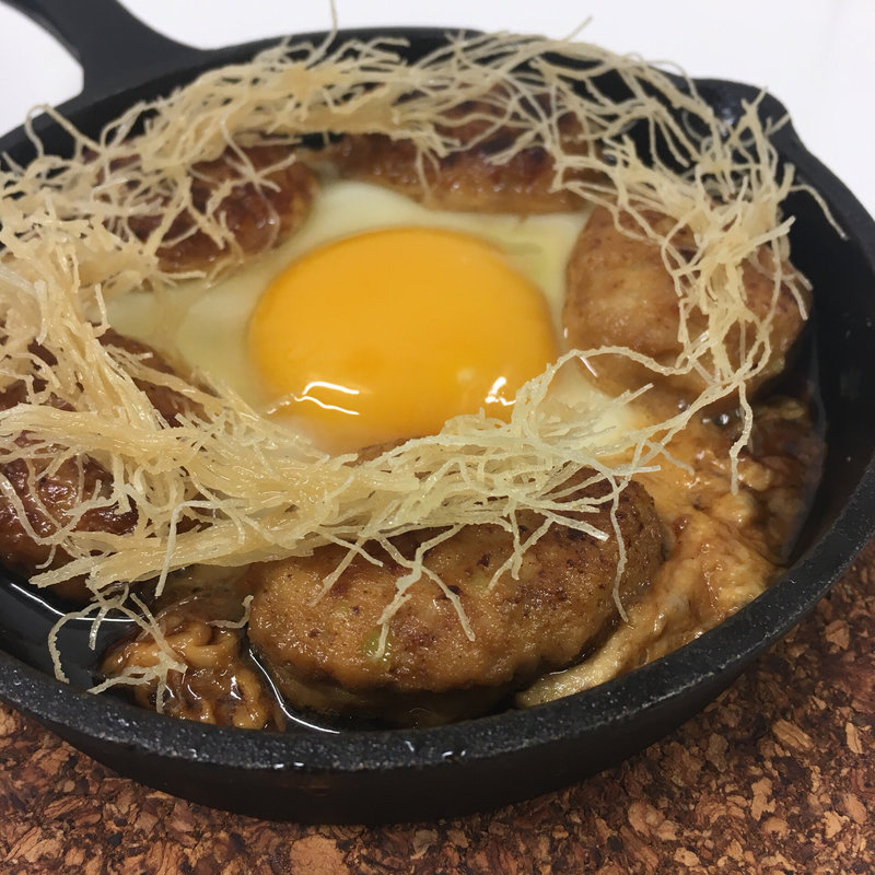 鉄板月見つくね(お酒と和ごはん KINJO)