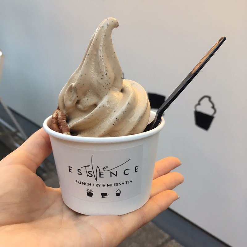 紅茶ソフトクリーム(The ESSENCE ジエッセンス)