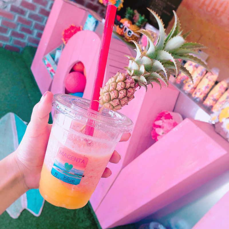 (マジェンタ ン ブルー)