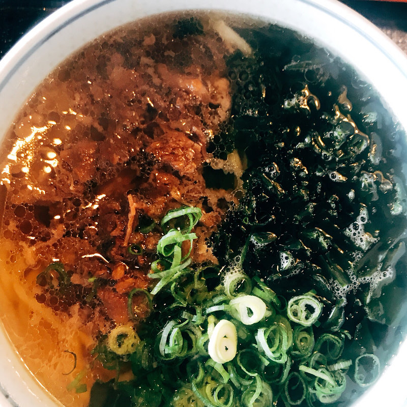 肉ワカメ饂飩(たけ屋)