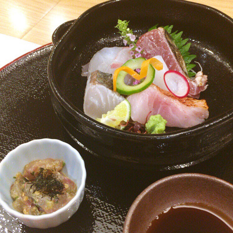 お造り盛り合わせ(阿波座 なが友)