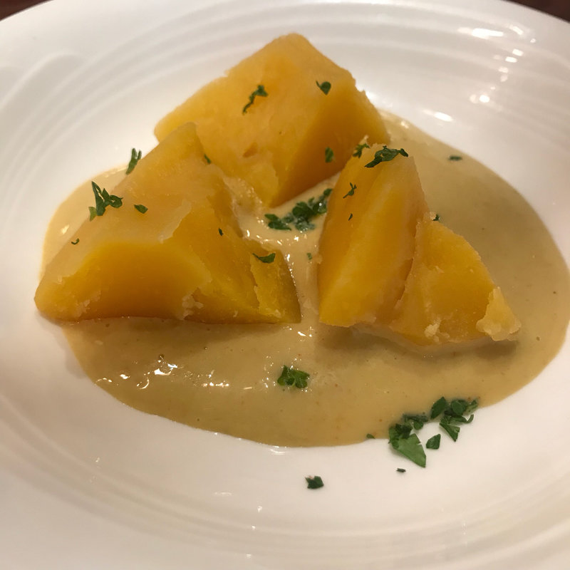 インカの目覚めのコンソメ煮、アイオリソース添え(赤白 （KOHAKU）)