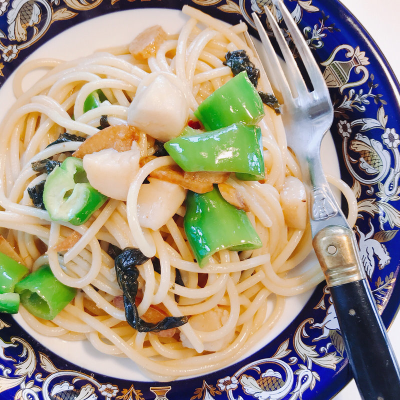 ホタテとピーマンのペペロンチーノ(ベリッシモサロン)