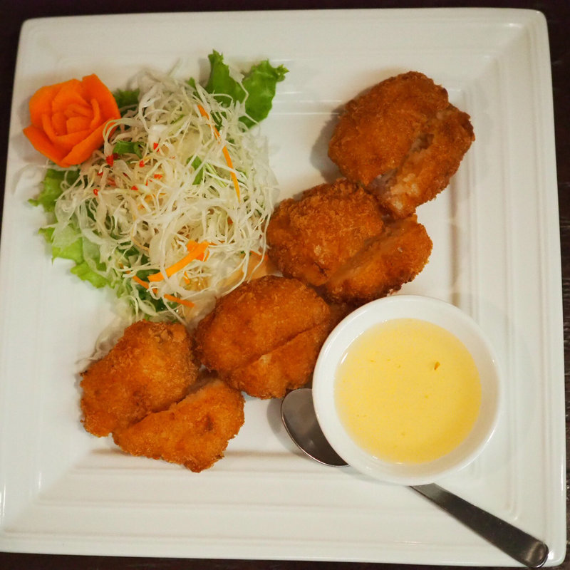 プリプリ海老のコロッケ(トード・マン・クン)(ブア・デ・タイ)