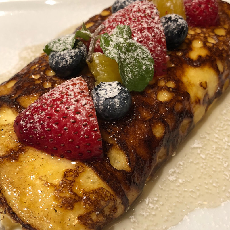 チーズロールスフレ はちみつとフルーツ添え(ビストロカフェ レディース&ジェントルメン （BISTRO CAFE LADIES & GENTLEMEN）)