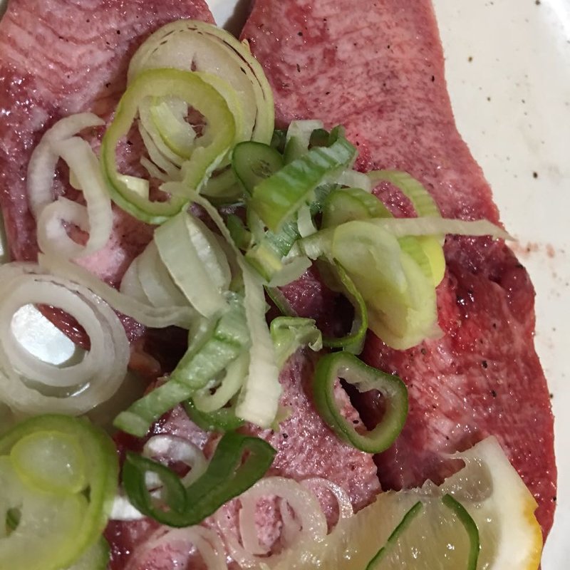 黒毛和牛 厚切りタン塩(炭火焼肉 仁)