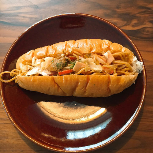 焼きそばパン 塩焼きそばパン｜LAWSON STORE 100｜ローソンストア100公式サイト