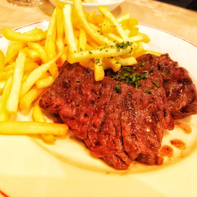 国産牛のハラミステーキ(パリのワイン食堂)