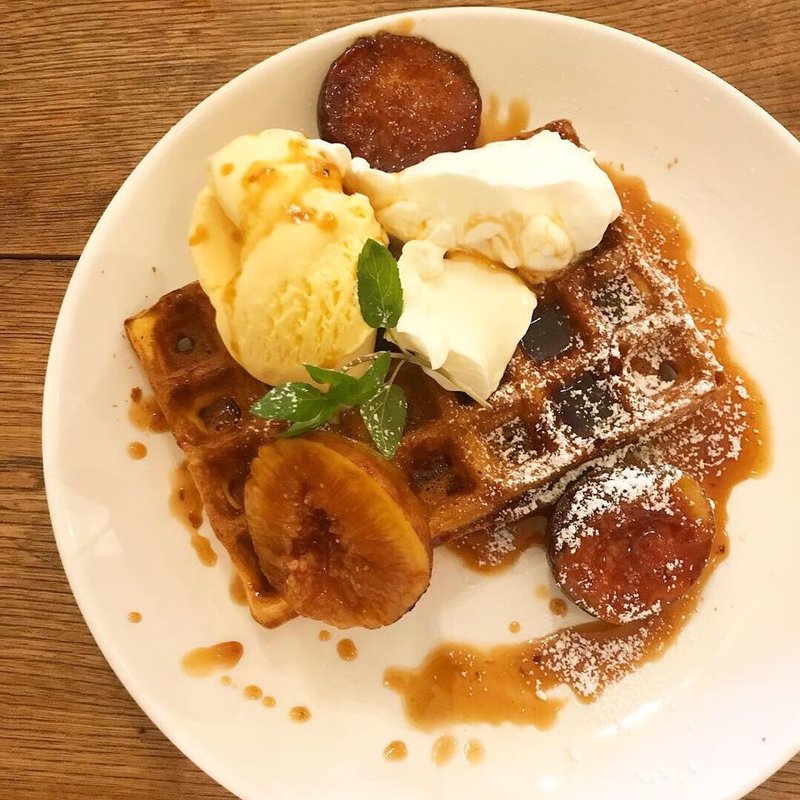 キャラメルいちじくとマスカルポーネのワッフル(カフェ・サンクチュアリ （Cafe Sanctuary）)