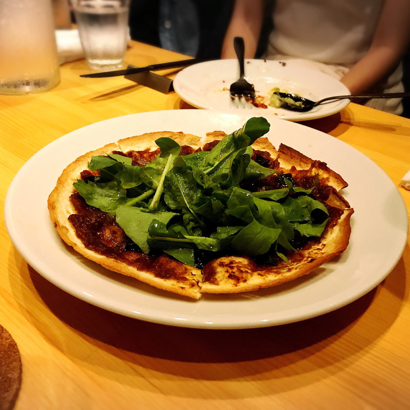あめ色玉ねぎとアンチョビのピザ(BooBoo)
