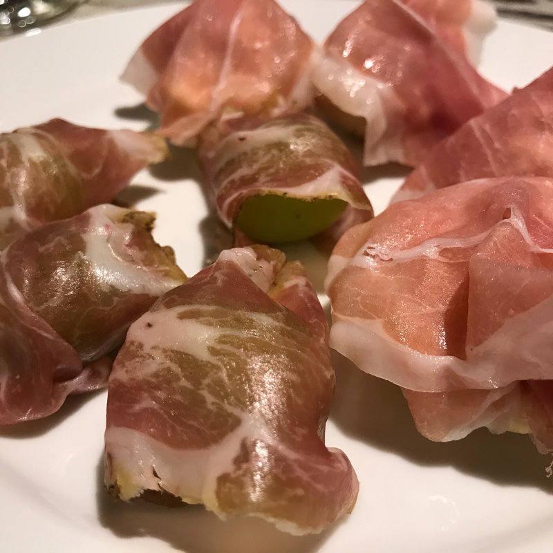 自家製走る豚生ハム、シャインマスカット、無花果(コントルノ食堂 )