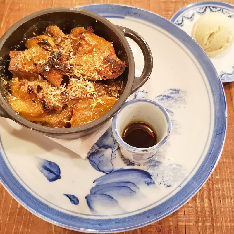 鍋焼きパンペルデュ、黄桃のコンポーネント乗せ(bricolage bread and co.)