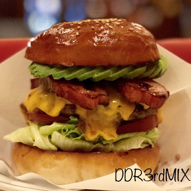 アボカドベーコンチーズバーガー(ボンファイアー （Bon Fire）)