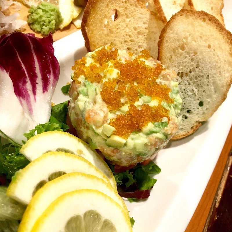 サーモンアボカドタルタル(旬味旬菜 大和)