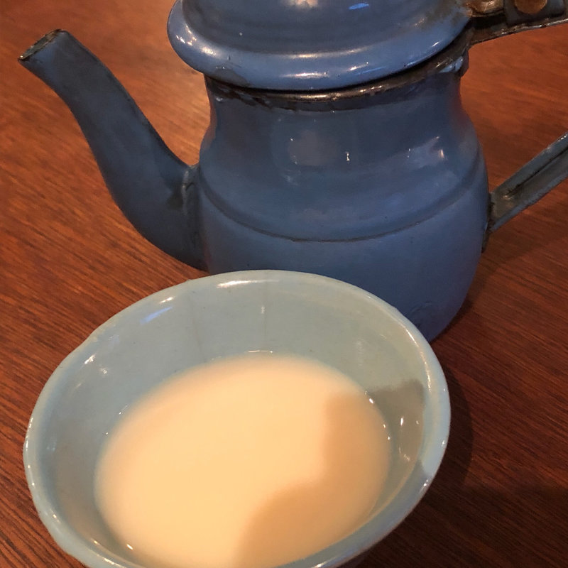 どんぐりのリキュールミルク割り(パオ・キャラヴァンサライ)