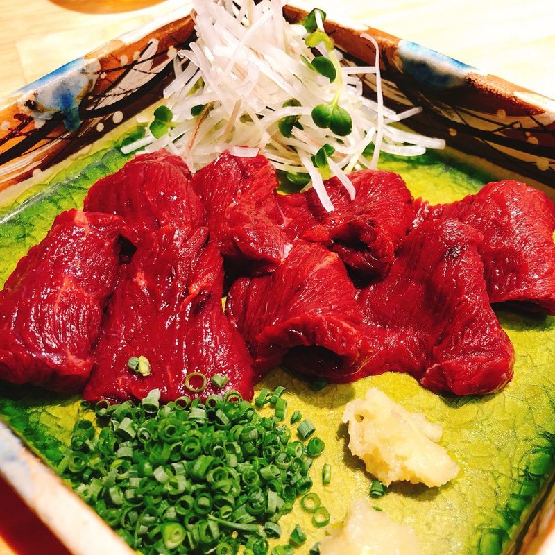 馬刺し(煮込みと赤身馬刺し 大名へて)