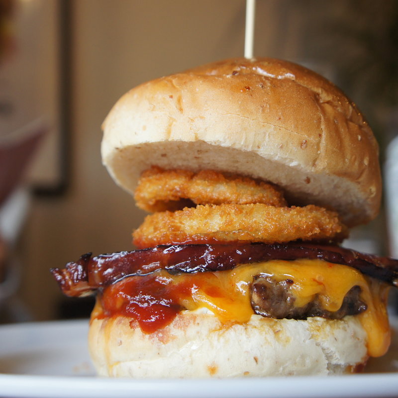 スモークBBQバーガー(Restaurant & Bar Juicy’s)