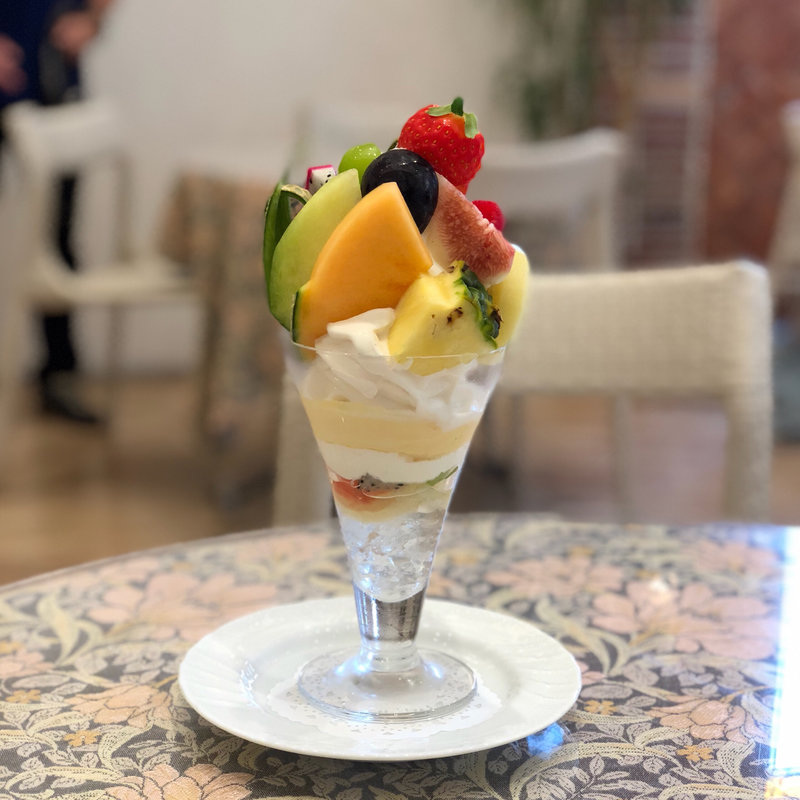 季節のフルーツパフェ(ア・メルベイユ)