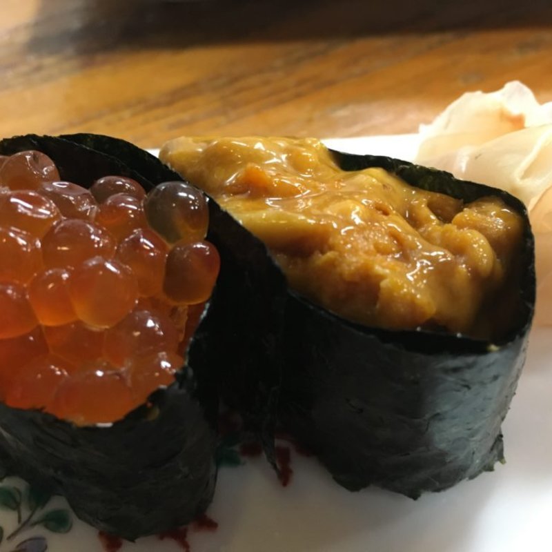 雲丹とイクラの軍艦(寿司割烹 松ふじ （マツフジ）)
