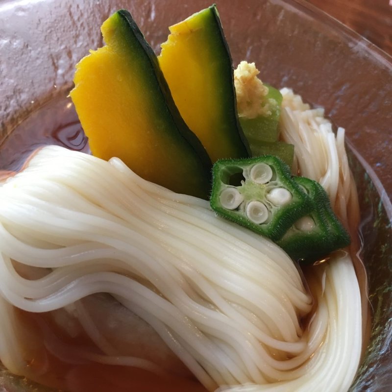 冷やし物・鯛吉野、南瓜、葱、オクラ添え素麺(あかま)