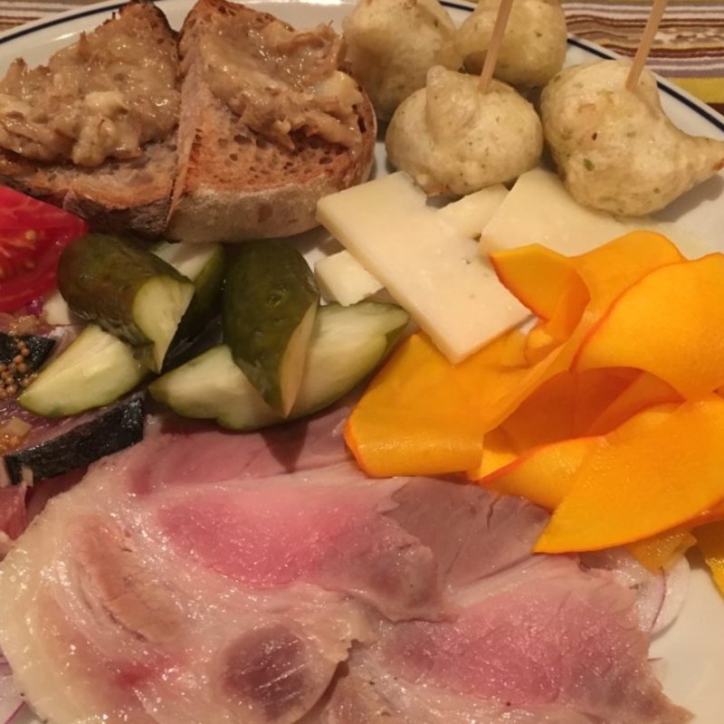 前菜の盛り合わせ(ファミリア（famiglia）)