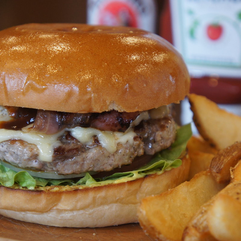 ベーコンチーズバーガー(HINANO Resort Burger&Bar)