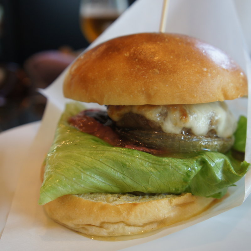 石垣産牛モッツァレラバーガー　八丁味噌ソース(バンナガーデンカフェ)