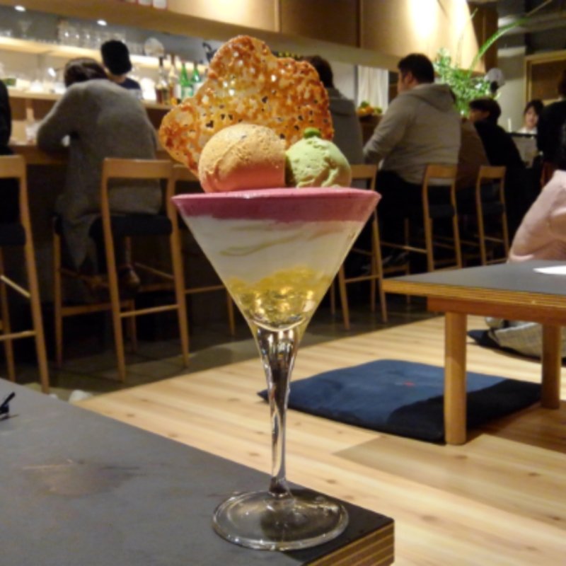 塩キャラメルとピスタチオのパフェ(パフェ、酒、珈琲「佐藤」)