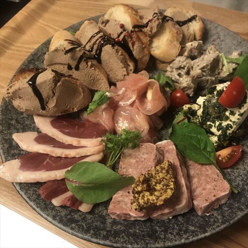 前菜盛り合わせ(カッシーワE-ma梅田店)