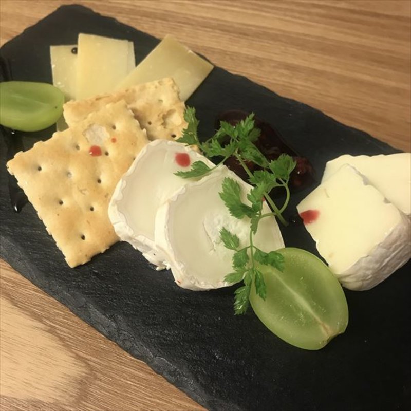 チーズ盛り合わせ(カッシーワE-ma梅田店)