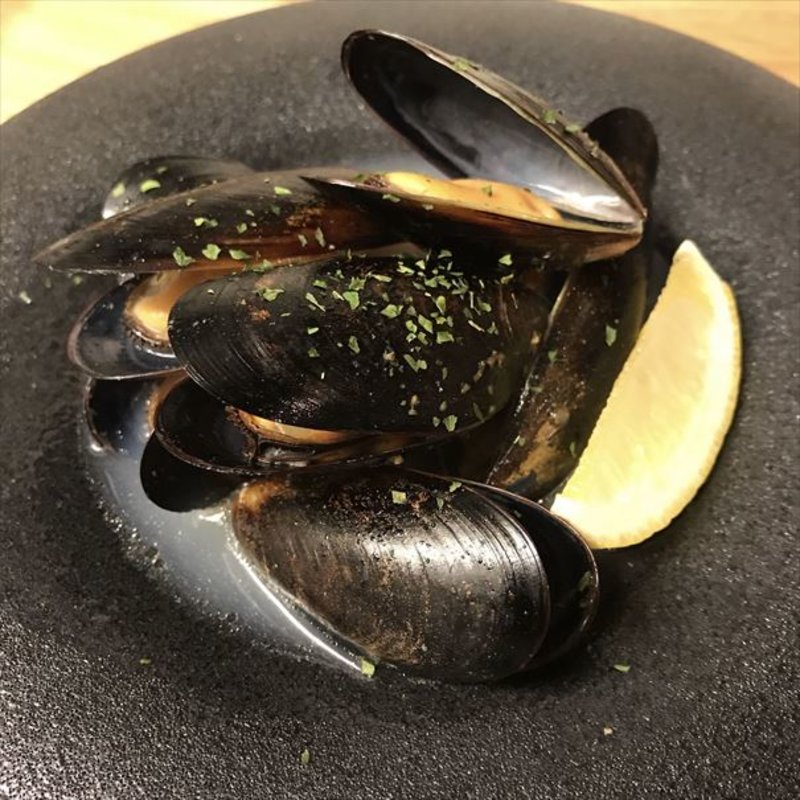ムール貝のシャンパン蒸し(カッシーワE-ma梅田店)