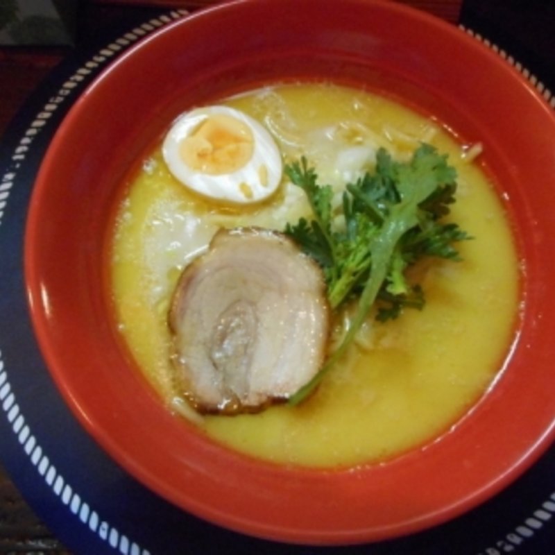 鶏白湯こってり塩ラーメン(鶏らーめん 極楽鳥)