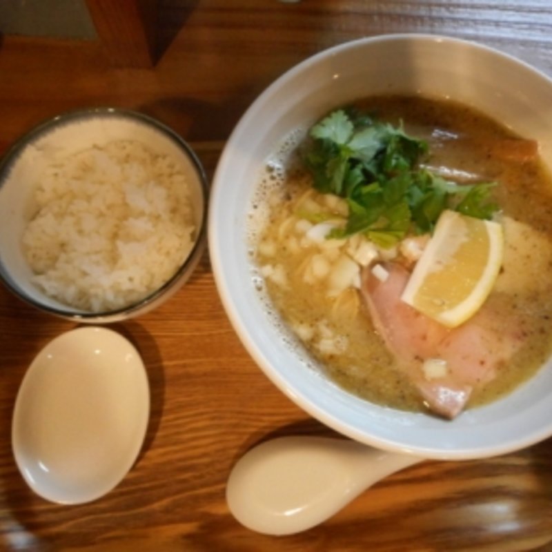 焼き鯖グリーンカレーラーメンライス付(麺屋 花枇)