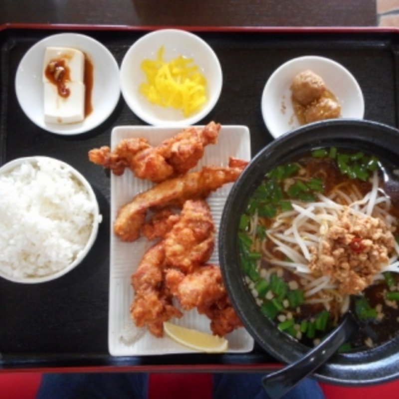 台湾ラーメンと若鶏の唐揚げ(味王)