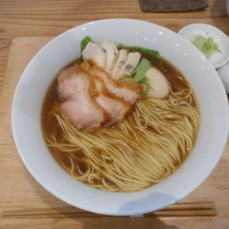 藤枝一国軍鶏だしのしょうゆラーメン(ラーメン ル・デッサン)