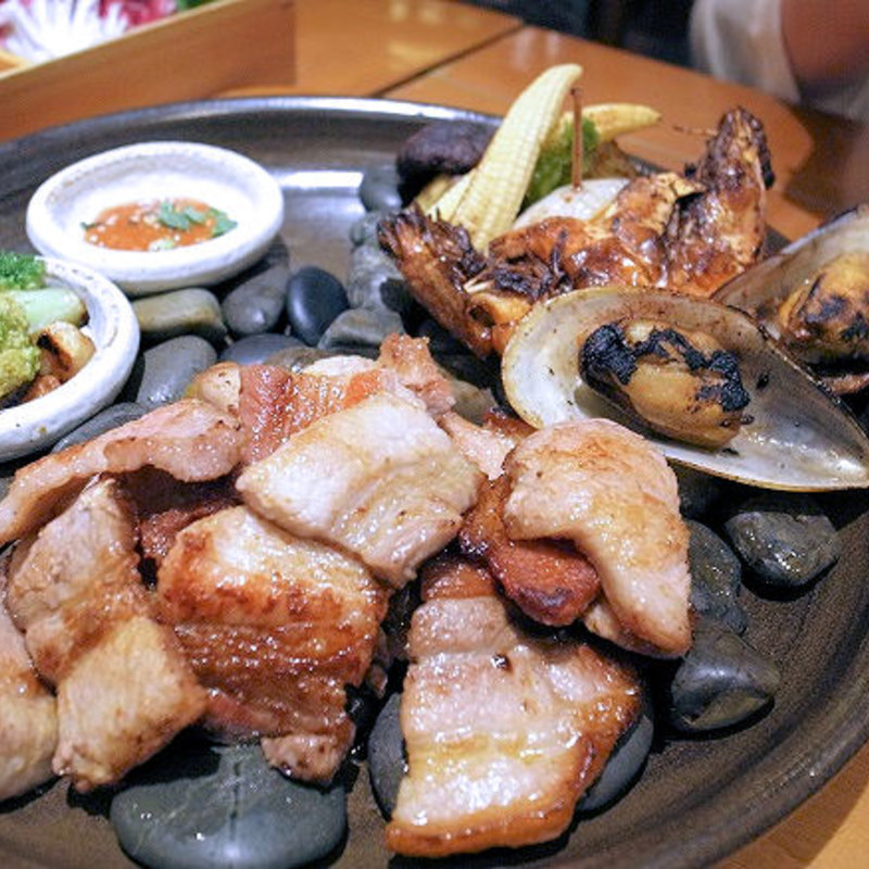 国産サムギョプサルと焼き海鮮・野菜(スランジェ)