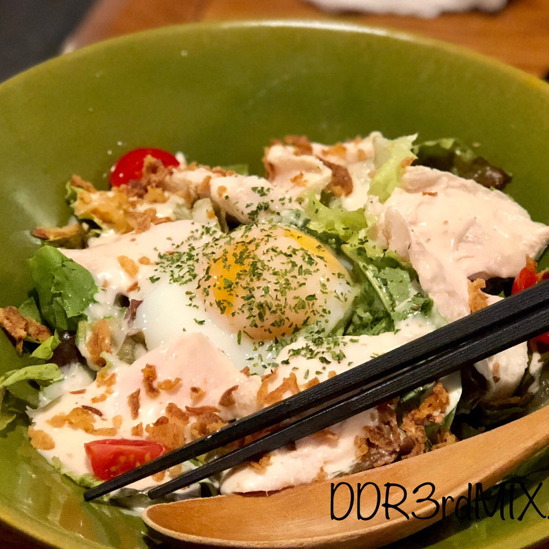 蒸し鶏と温泉たまごのサラダ(ミツカン )